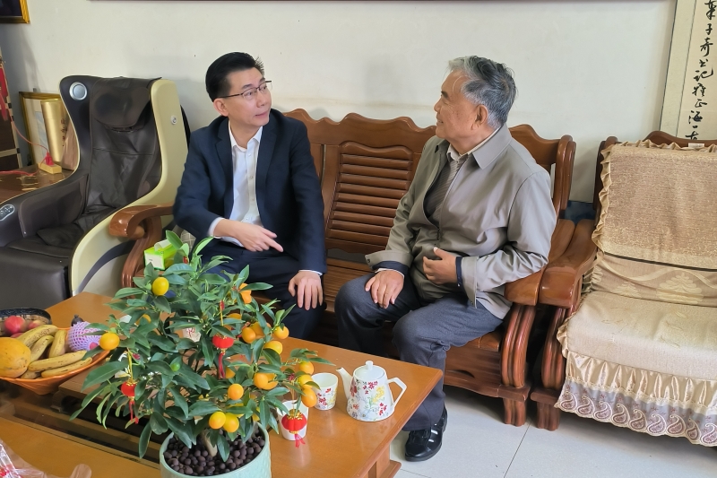 党委副书记符成彦慰问老同志